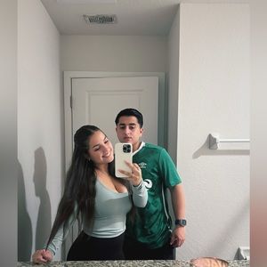 Meet your Posher, Nayelis